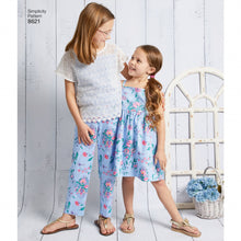 Load image into Gallery viewer, Sewing Pattern: Simplicity 8621
