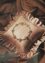 Load image into Gallery viewer, The Embroiderer’s Book of Designs by Lee Lockheed