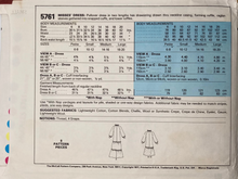 Load image into Gallery viewer, 1977 Vintage Sewing Pattern: McCalls 5761