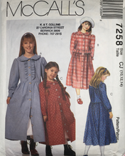 Load image into Gallery viewer, McCalls Sewing Pattern: 7258