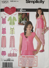 Load image into Gallery viewer, 2011 Sewing Pattern: Simplicity 1951