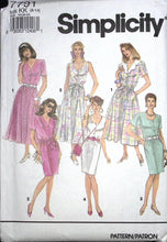 Load image into Gallery viewer, Vintage Sewing Pattern: Simplicity 7791