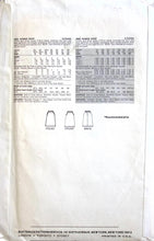 Load image into Gallery viewer, Vintage Sewing Pattern: Butterick 3922