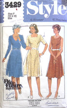 Load image into Gallery viewer, Vintage Sewing Pattern: Simplicity 3429