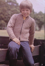 Load image into Gallery viewer, Patons Knitting Booklet No.630