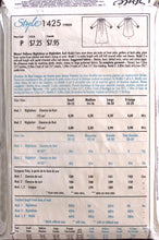 Load image into Gallery viewer, Vintage Sewing Pattern: Style 1425