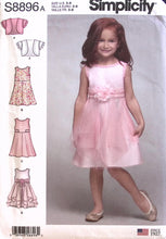 Load image into Gallery viewer, Sewing Pattern: Simplicity S8896