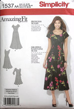 Load image into Gallery viewer, Sewing Pattern: Simplicity 1537