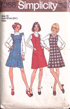 Load image into Gallery viewer, Vintage Sewing Pattern: Simplicity 7058