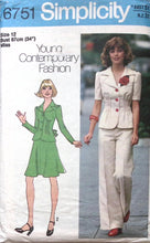 Load image into Gallery viewer, Vintage Sewing Pattern: Simplicity 6751