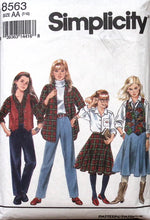 Load image into Gallery viewer, Vintage Sewing Pattern: Simplicity 8563