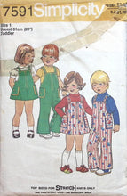 Load image into Gallery viewer, Vintage Sewing Pattern: Simplicity 7591