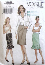 Load image into Gallery viewer, Sewing Pattern: Vogue V7832