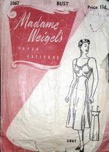 Load image into Gallery viewer, Vintage Sewing Pattern: Madame Weigel's 1067