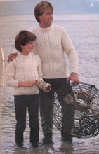 Load image into Gallery viewer, Cleckheaton Knitting Booklet Arran Isle