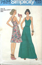 Load image into Gallery viewer, Vintage Sewing Pattern: Simplicity 7525