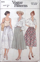 Load image into Gallery viewer, Vintage Sewing Pattern: Vogue 7072