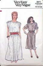 Load image into Gallery viewer, Vintage Sewing Pattern: Vogue 8971