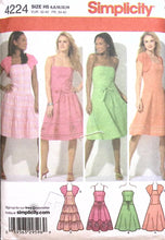 Load image into Gallery viewer, Sewing Pattern: Simplicity 4224