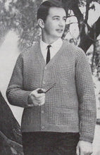 Load image into Gallery viewer, Vintage Knitting Book: Patons R.31