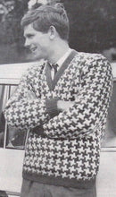 Load image into Gallery viewer, Vintage Knitting Book: Patons R.31