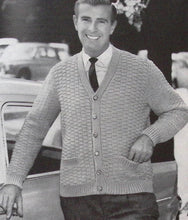 Load image into Gallery viewer, Vintage Knitting Book: Patons R.31