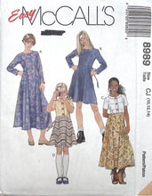 Load image into Gallery viewer, Vintage Sewing Pattern: McCalls 8989