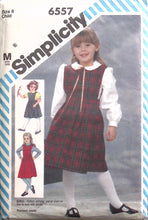 Load image into Gallery viewer, Vintage Sewing Pattern: Simplicity 6557