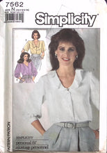 Load image into Gallery viewer, Vintage Sewing Pattern: Simplicity 7562