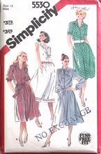 Load image into Gallery viewer, Vintage Sewing Pattern: Simplicity 5530
