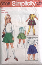 Load image into Gallery viewer, Vintage Sewing Pattern: Simplicity 8905