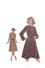 Load image into Gallery viewer, Vintage Sewing Pattern: Simplicity 8666