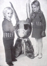 Load image into Gallery viewer, Patons Knitting Book No. 976: Toddlers Totem Double Knit