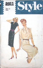 Load image into Gallery viewer, Vintage Sewing Pattern: Style 2911