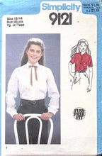 Load image into Gallery viewer, Vintage Sewing Pattern: Simplicity 9121