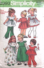 Load image into Gallery viewer, Vintage Sewing Pattern: Simplicity 5993