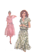 Load image into Gallery viewer, Vintage Sewing Pattern: Simplicity 8588