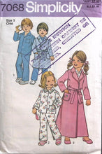 Load image into Gallery viewer, Vintage Sewing Pattern: Simplicity 7068