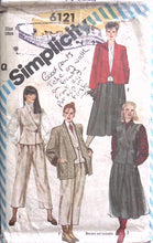 Load image into Gallery viewer, Vintage Sewing Pattern: Simplicity 6121