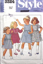 Load image into Gallery viewer, 1981 Vintage Sewing Pattern: Style 3324