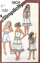 Load image into Gallery viewer, Vintage Sewing Pattern: Simplicity 5804