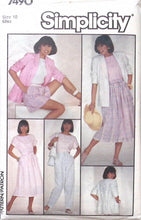 Load image into Gallery viewer, Vintage Sewing Pattern: Simplicity 7490