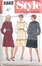 Load image into Gallery viewer, Vintage Sewing Pattern: Style 3523