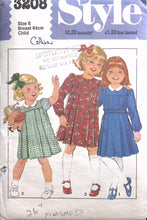 Load image into Gallery viewer, Vintage Sewing Pattern: Style 3208