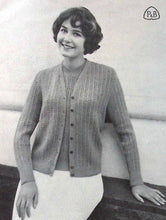 Load image into Gallery viewer, Vintage Knitting Booklet: Patons No. 562
