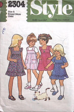 Load image into Gallery viewer, Vintage Sewing Pattern: Style 2304