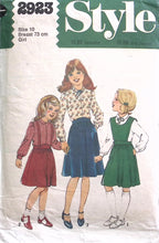Load image into Gallery viewer, Vintage Sewing Pattern: Style 2923