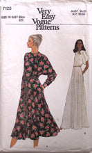 Load image into Gallery viewer, Vintage Sewing Pattern: Vogue 7125
