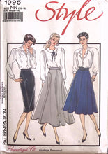 Load image into Gallery viewer, Vintage Sewing Pattern: Style 1095