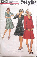 Load image into Gallery viewer, Vintage Sewing Pattern: Style 1342